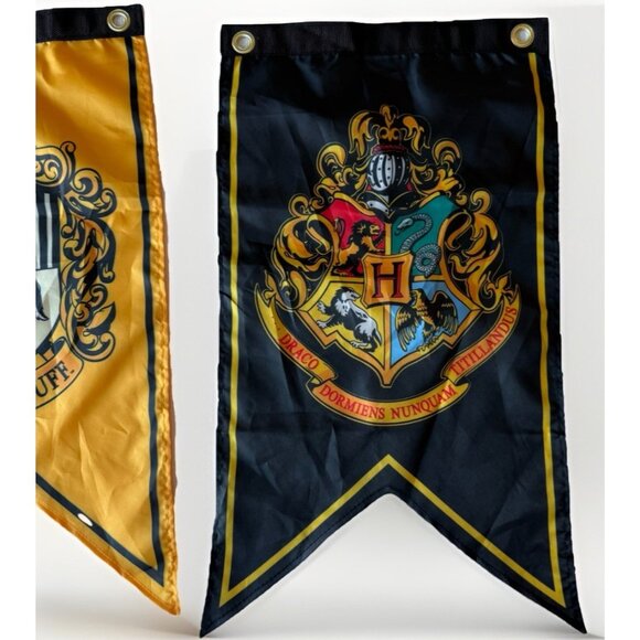 Harry Potter Set 2 Hogwarts House Hufflepuff Flags Banners Wizarding World - Picture 3 of 8